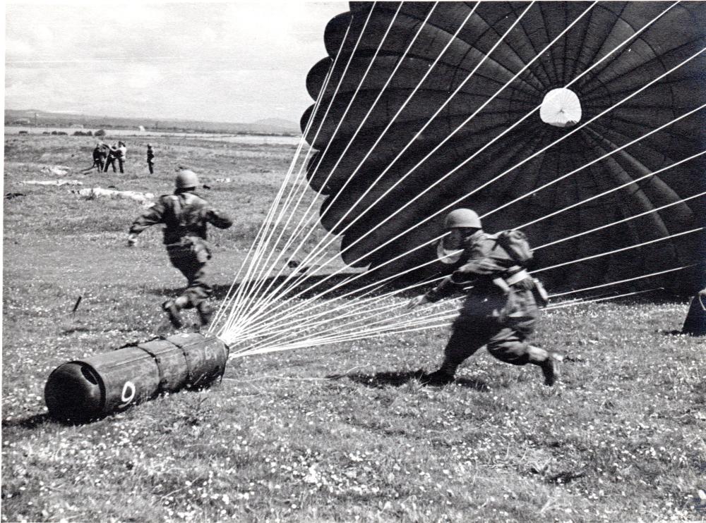 Polish paratroopers recover CLE, 1944